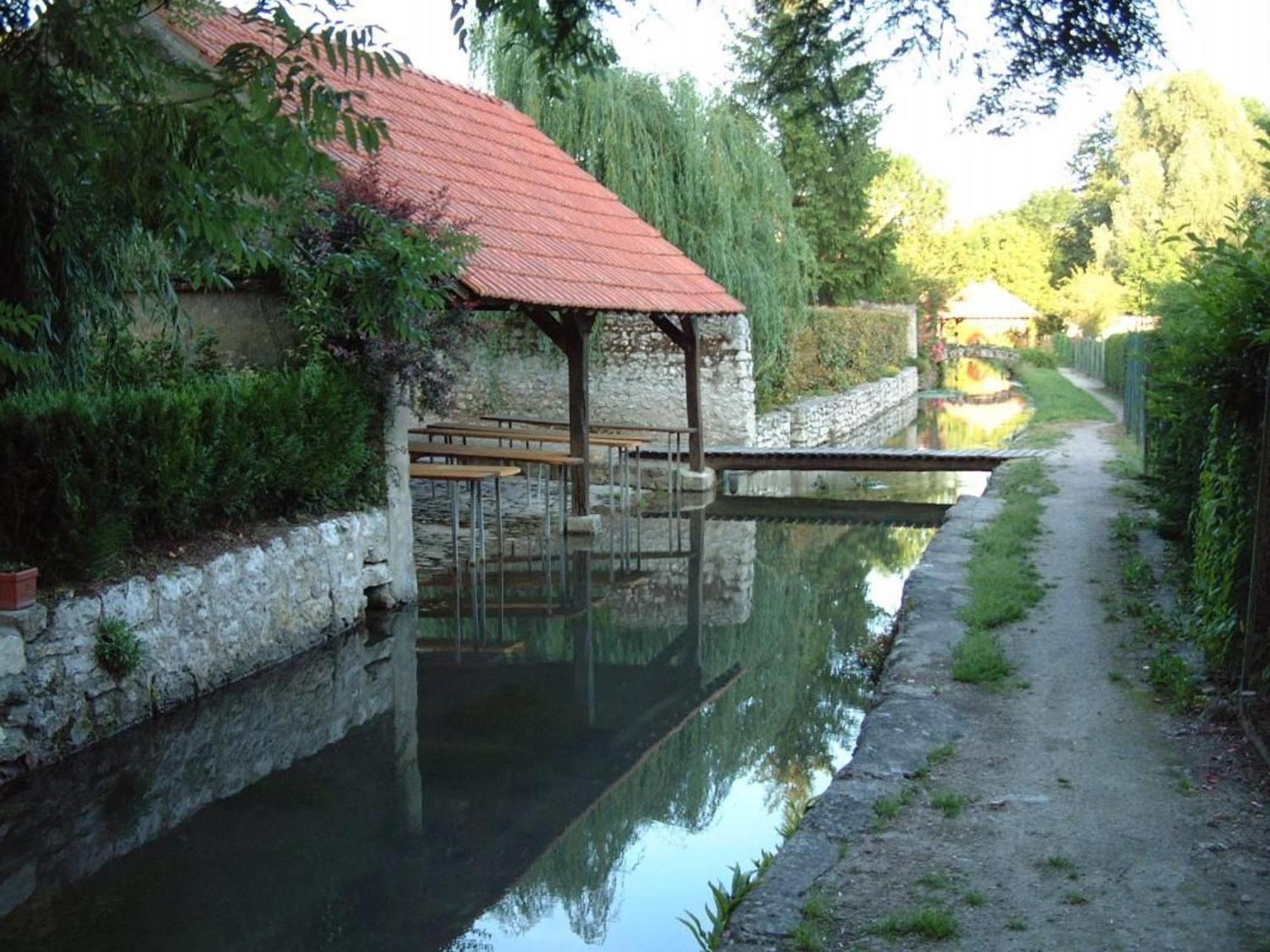 Tavers Charme Au Coeur Des Chateaux De La Loire Avec Wifi - Fr-1-590-305 B&B 외부 사진